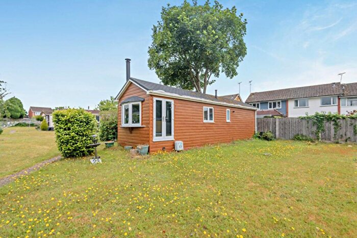 1 Bedroom Park Home For Sale In Dungells Lane, Yateley, GU46