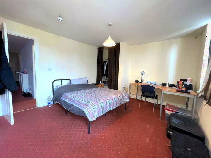 3 Bedroom Apartment To Rent In Clarendon Park Road, Leicester, LE2