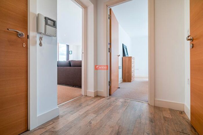 1 Bedroom Flat To Rent In Canal Wharf, Waterfront Walk, Waterfront Walk, B1