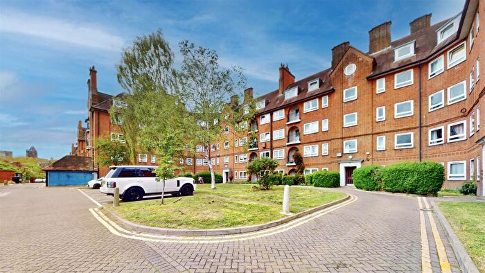 2 Bedroom Flat For Sale In South End Close, Hampstead Heath, London, NW3
