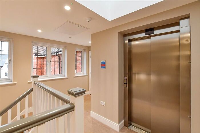 2 Bedroom Flat For Sale In Tilney Drive, Horsham, West Sussex, RH12