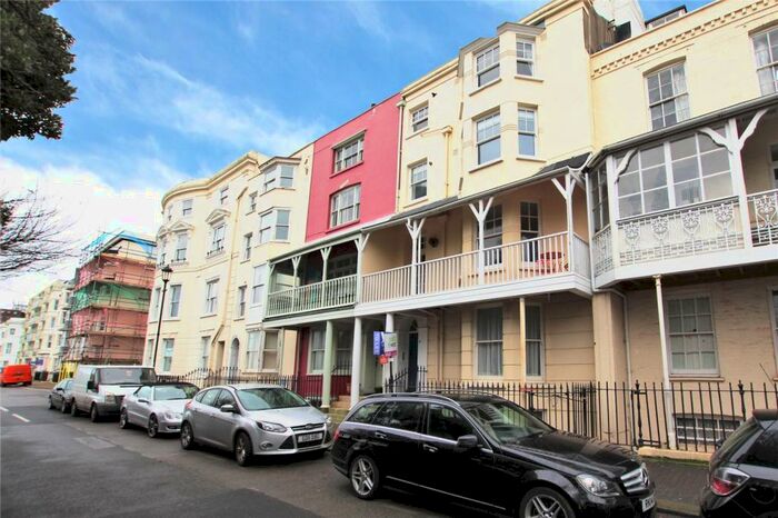 1 Bedroom Apartment To Rent In South Terrace, Littlehampton, West Sussex, BN17