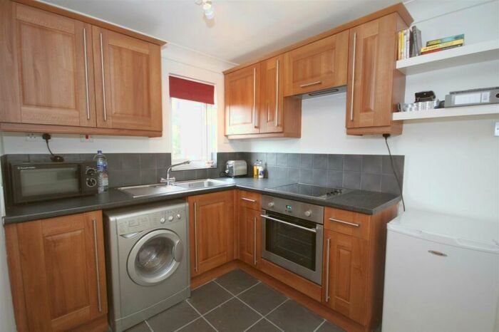 1 Bedroom Flat To Rent In Walesby Court, Leeds, West Yorkshire, LS16