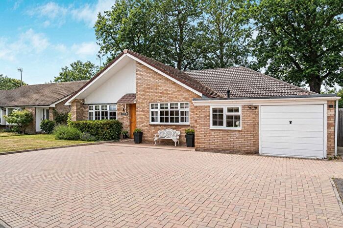 4 Bedroom Bungalow For Sale In Darvel Close, Woking, Surrey, GU21