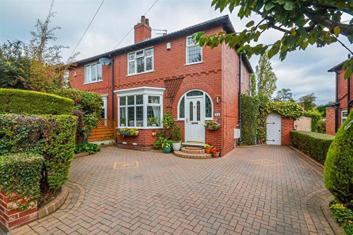 3 Bedroom Semi-detached House For Sale In Eden Avenue, Wakefield, WF2