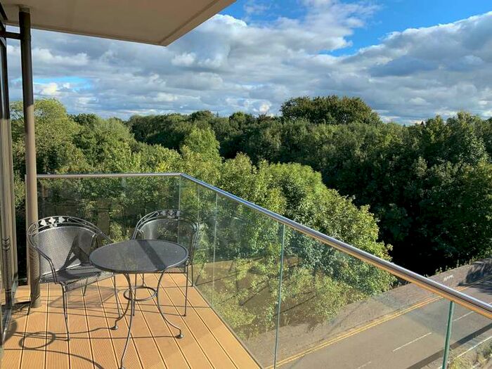 2 Bedroom Flat To Rent In Station Road, Gerrards Cross, SL9