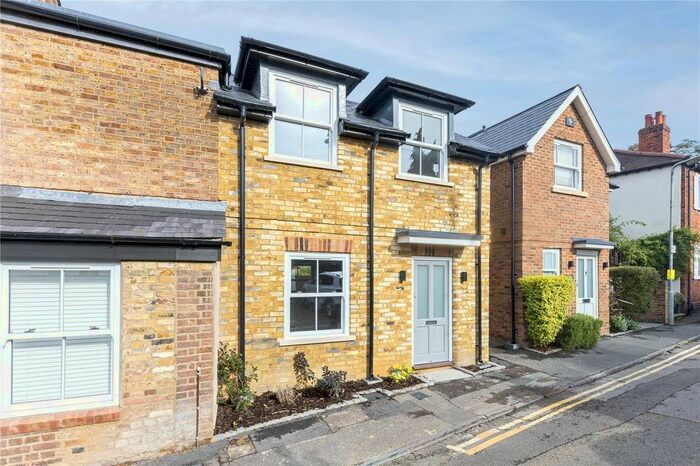 1 Bedroom End Of Terrace House To Rent In Cross Road, Weybridge, Surrey, KT13