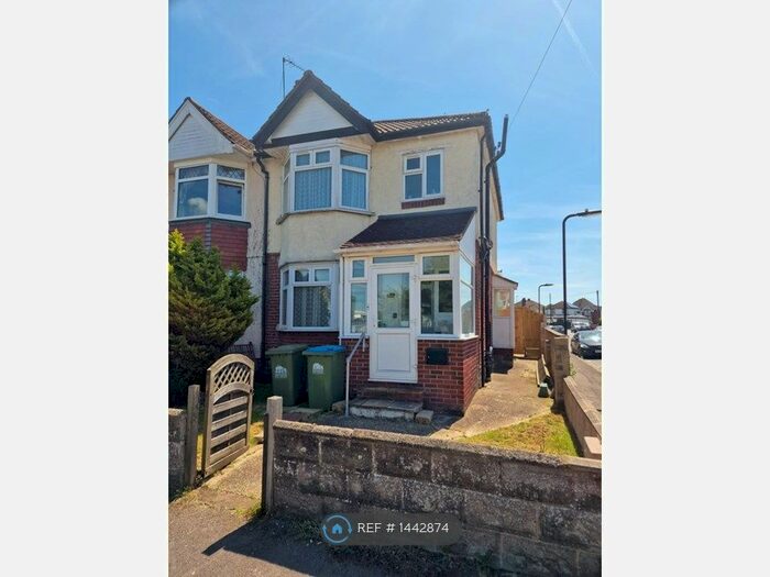 3 Bedroom Semi-Detached House To Rent In Vespasian Road, Southampton, SO18