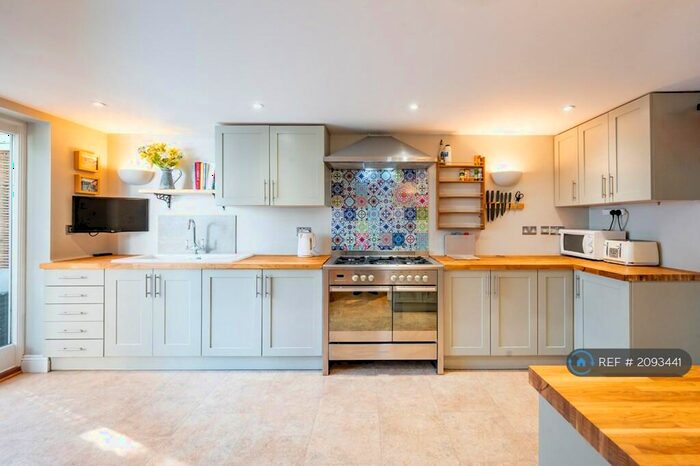 4 Bedroom Semi-Detached House To Rent In Candlers Lane, Harleston, IP20