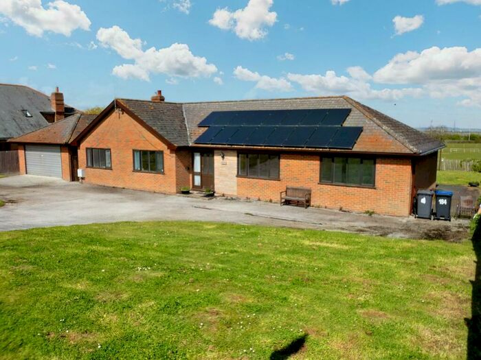 4 Bedroom Detached Bungalow To Rent In Dargate Road, Yorkletts, CT5
