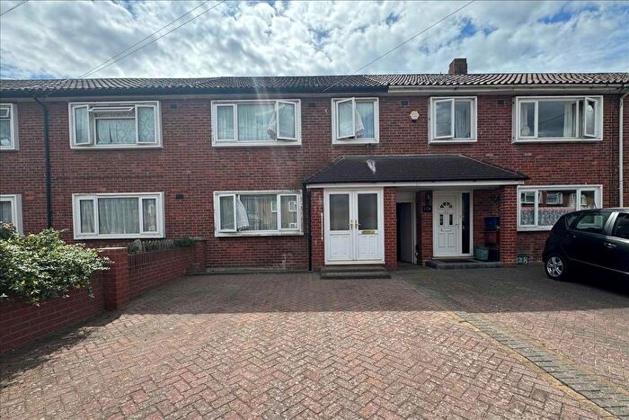 2 Bedroom Terraced House For Sale In Saxon Avenue, Hanworth, Middlesex, TW13