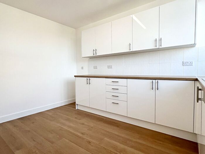 1 Bedroom Flat To Rent In Woodleigh Court, London, Woodgreen, London, N22