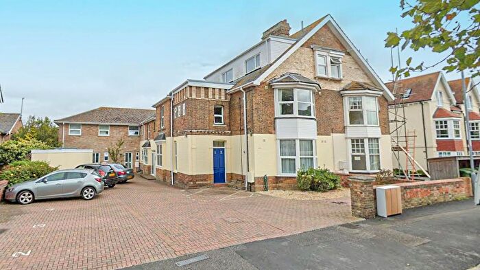 2 Bedroom Flat To Rent In Glendinning Avenue, Weymouth, DT4