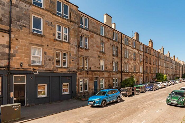 1 Bedroom Flat For Sale In / Caledonian Place, Edinburgh, EH11