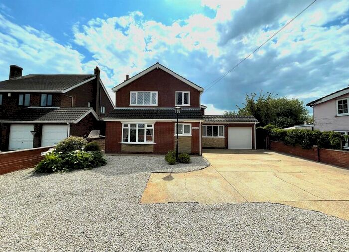 5 Bedroom Detached House For Sale In Lock Road, North Cotes, Grimsby, DN36