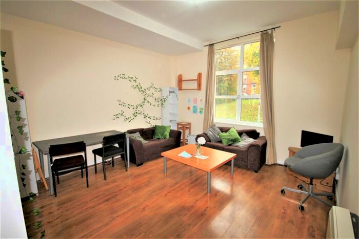 2 Bedroom Flat To Rent In Dene House Court, Near University, Leeds, LS2