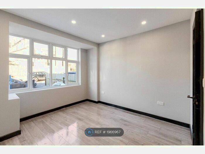 Studio To Rent In Niederwald Road, London, SE26