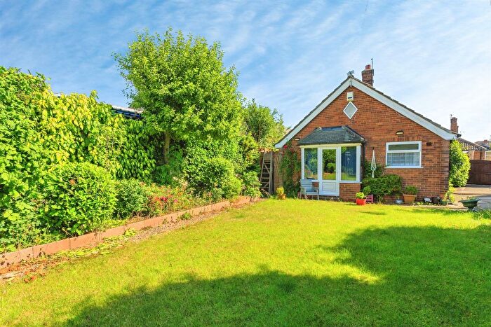 3 Bedroom Detached Bungalow For Sale In Holmfield Grove, Wakefield, WF2