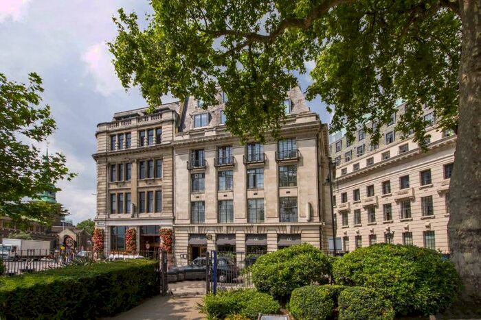 1 Bedroom Flat To Rent In Trinity Square, Tower Hill, EC3N