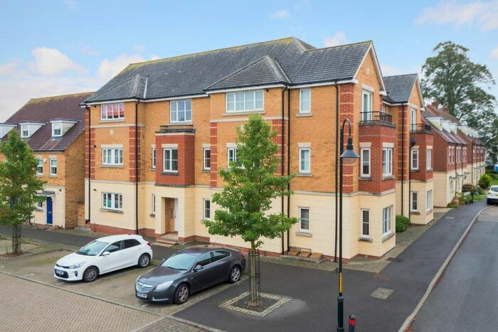 2 Bedroom Flat To Rent In Brigadier Gardens, Ashford, TN23