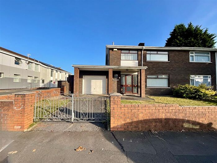 3 Bedroom Semi-Detached House For Sale In Tai Gorsaf, Corporation Ave, Llanelli, SA15