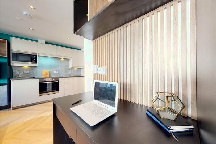 Studio To Rent In Apt, South Parade #, LS1