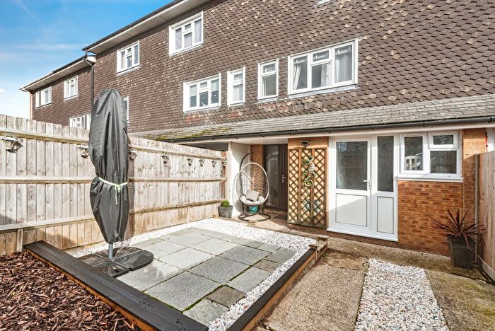 3 Bedroom Town House For Sale In Selby Walk, Basingstoke, RG24