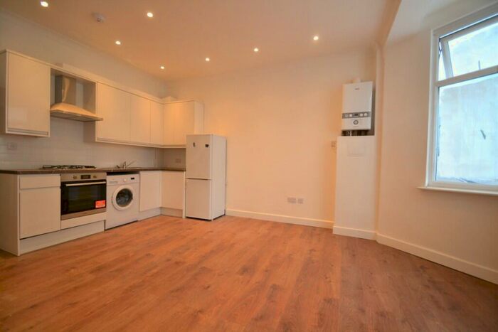 1 Bedroom Flat To Rent In North End Road, London, NW11