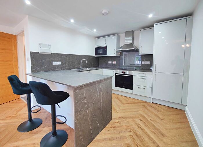 2 Bedroom Flat To Rent In Haslucks Green Road, Shirley, Solihull, B90