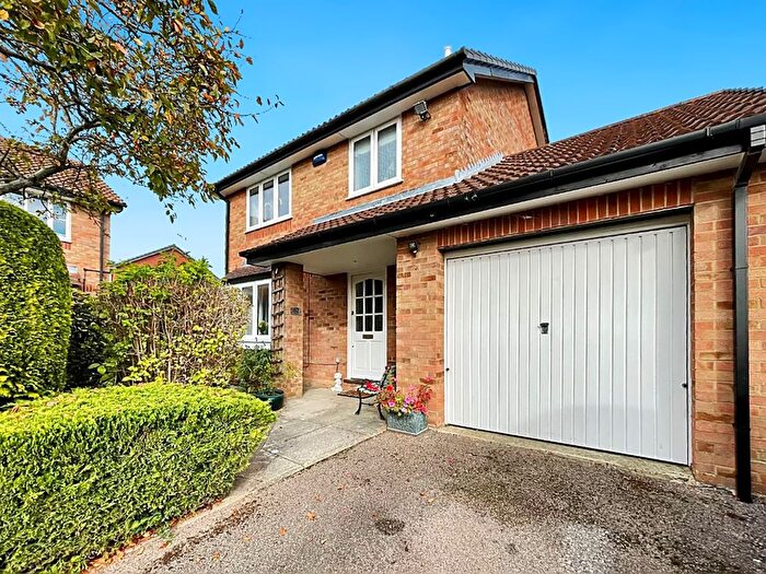 3 Bedroom Detached House For Sale In Catesby Green, Luton, Bedfordshire, LU3