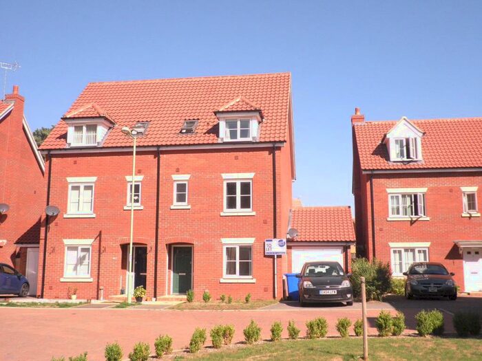 4 Bedroom Town House To Rent In Yew Tree Close, Mildenhall, Bury St. Edmunds, IP28