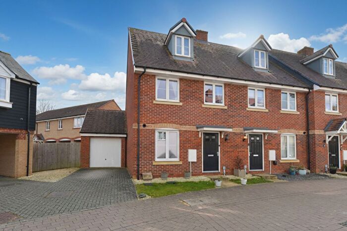 3 Bedroom Town House For Sale In Evans Grove, Biggleswade, SG18