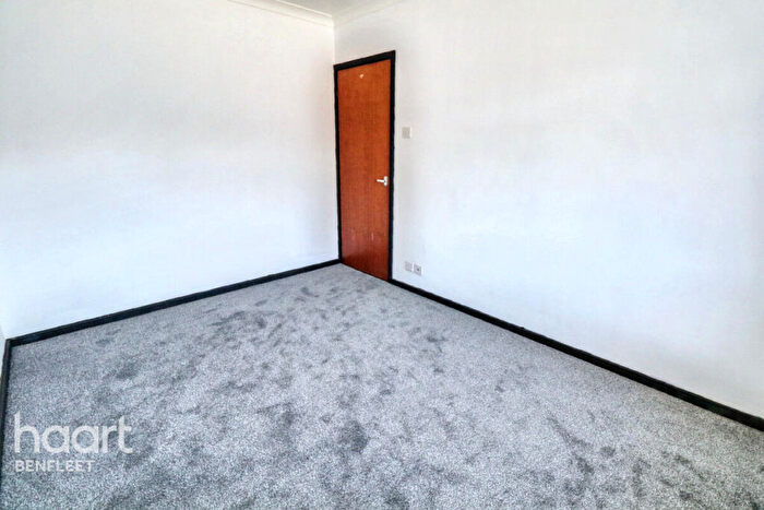 2 Bedroom Detached Bungalow For Sale In New Road, Canvey Island, SS8