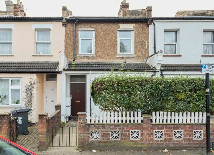 1 Bedroom Flat To Rent In Cann Hall Road, Leytonstone, E11