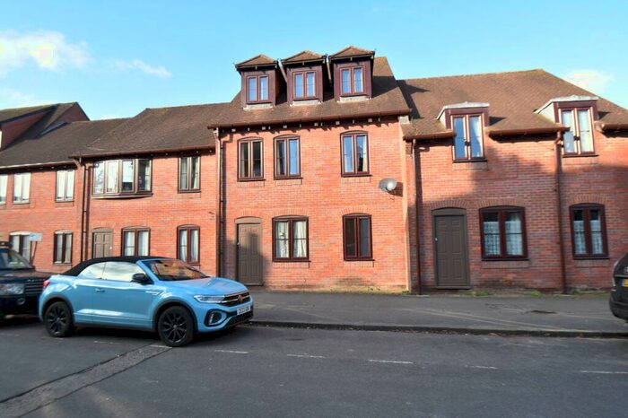 2 Bedroom Apartment For Sale In Town Bridge Court, Chesham, Buckinghamshire, HP5