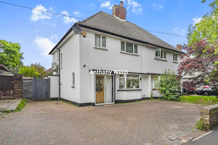 3 Bedroom Semi-Detached House For Sale In Farndale Avenue, Palmers Green, N13