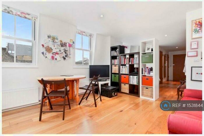 Studio To Rent In Cardigan Road, London, E3