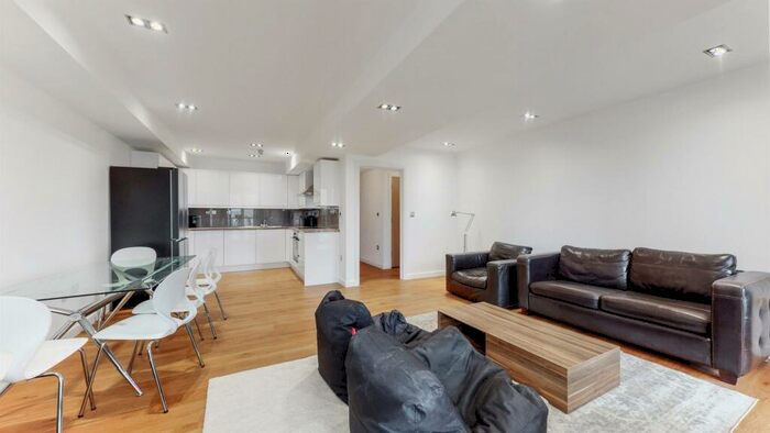 2 Bedroom Apartment To Rent In City Tower, Limeharbour, Docklands, E14