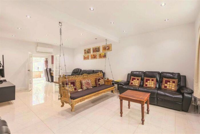 4 Bedroom Terraced House To Rent In Westway, Shepherds Bush, London, W12