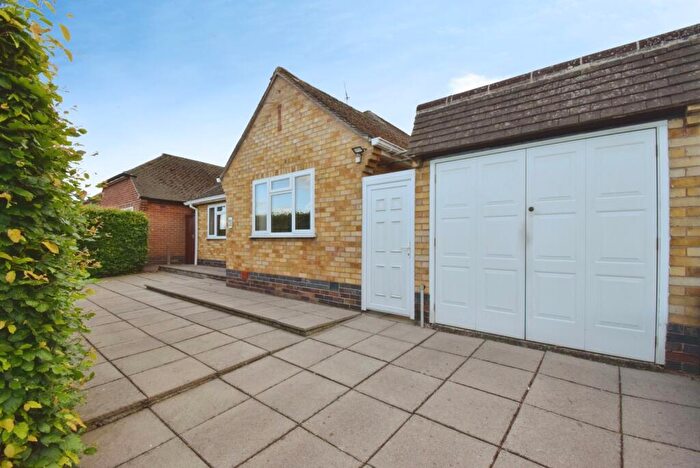 2 Bedroom Bungalow For Sale In Ambergate Drive, Birstall, Leicester, Leicestershire, LE4