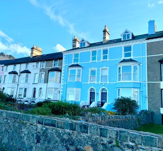 2 Bedroom Apartment To Rent In Promenade, Llanfairfechan, LL33