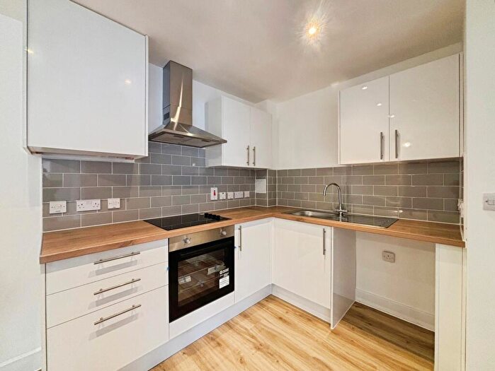 2 Bedroom Flat To Rent In Camp Road, Farnborough, Hampshire, GU14