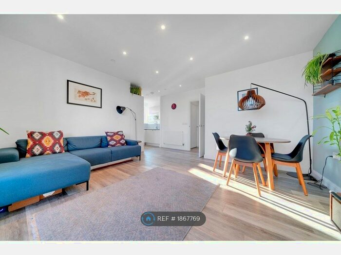 2 Bedroom Flat To Rent In Emperor Apartments, London, SE5