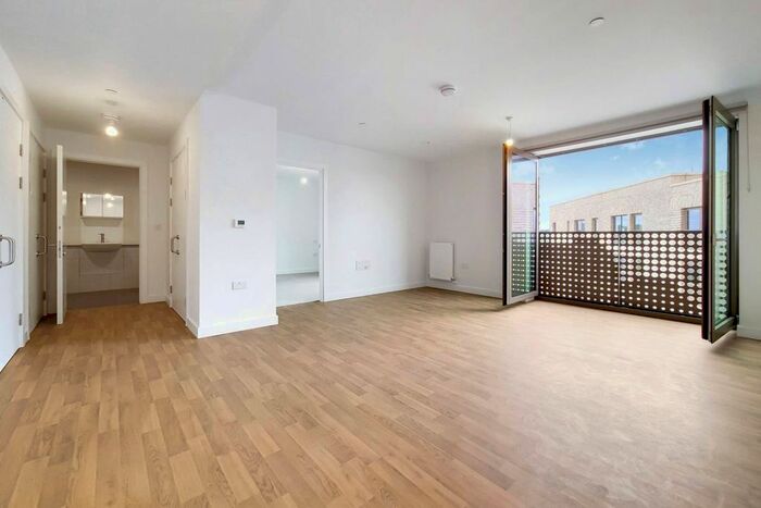 2 Bedroom Flat To Rent In Seven Sisters Road, Tottenham, London, N15