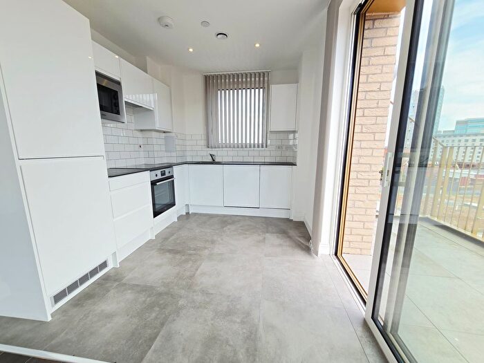 2 Bedroom Flat To Rent In Wellstones, Watford, WD17