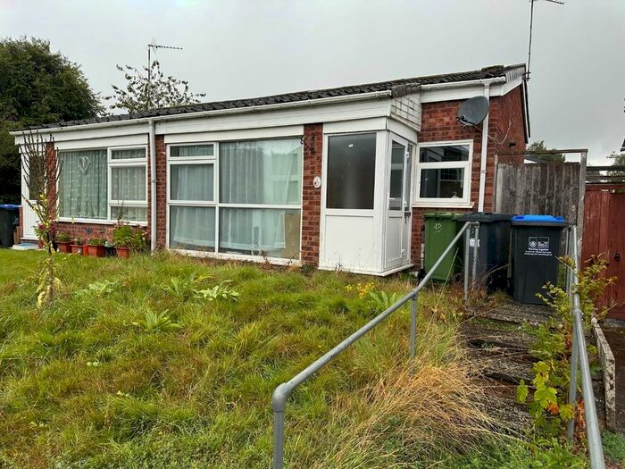 2 Bedroom Semi-Detached Bungalow To Rent In Neville Grove, Warwick, CV34