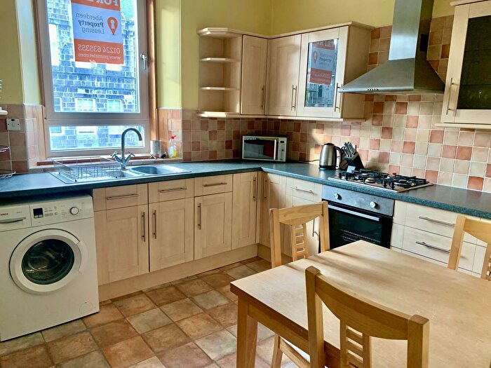 2 Bedroom Flat To Rent In Urquhart Road, Top Floor, AB24