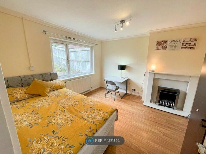 5 Bedroom Terraced House To Rent In Fladbury Crescent, Birmingham B29