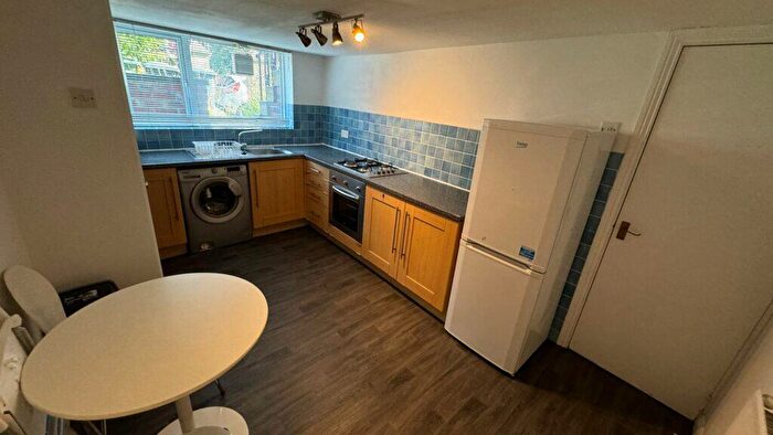 Studio To Rent In Beechwood Grove, Burley, Leeds, LS4