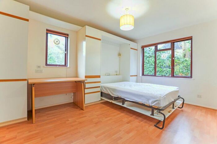 1 Bedroom Apartment To Rent In Templecombe Mews, Woking, Surrey, GU22